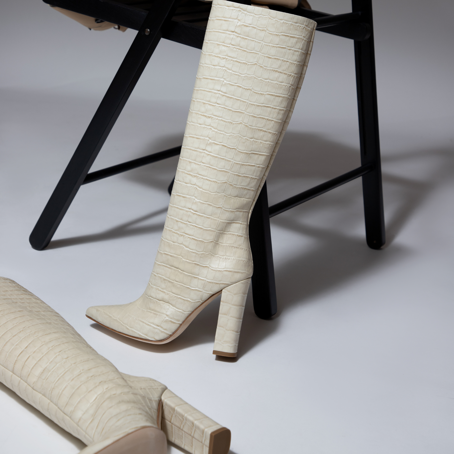 STIVALI LILYANA IN PELLE GOFFRATA BEIGE