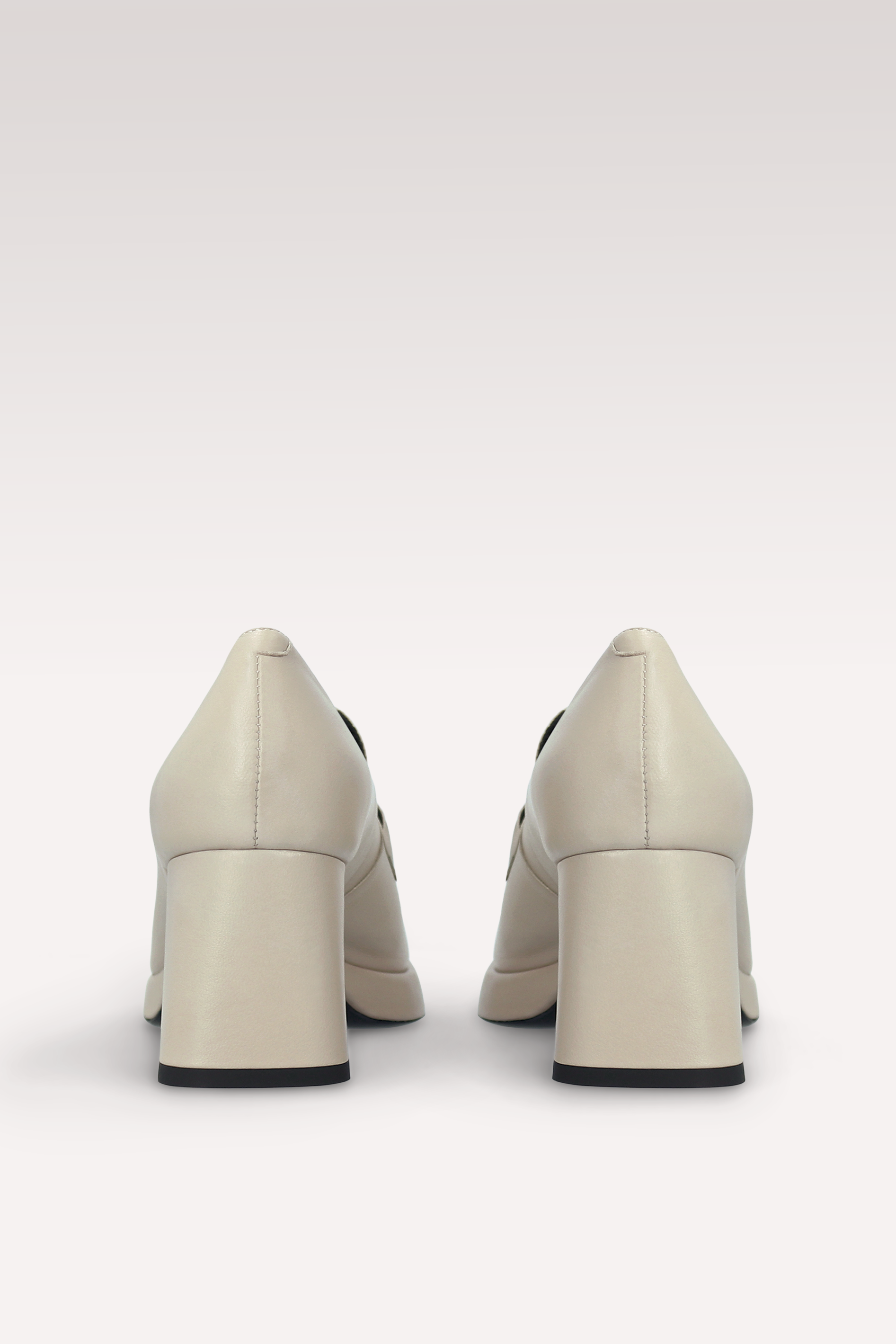 DÉCOLLETÉ CON PLATEAU IN PELLE LISCIA BEIGE CONNIE MOK 02