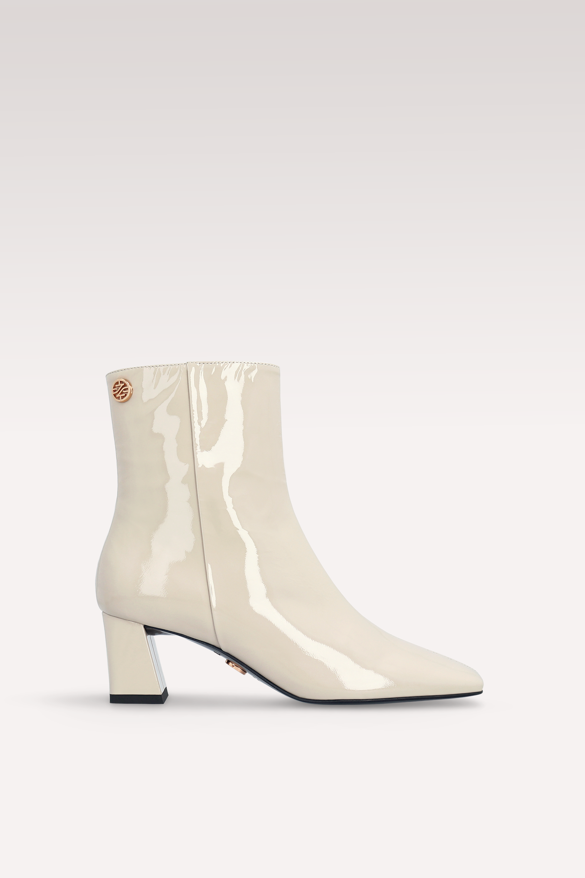 GENNY 02 BEIGE PATENT LEATHER ANKLE BOOTS