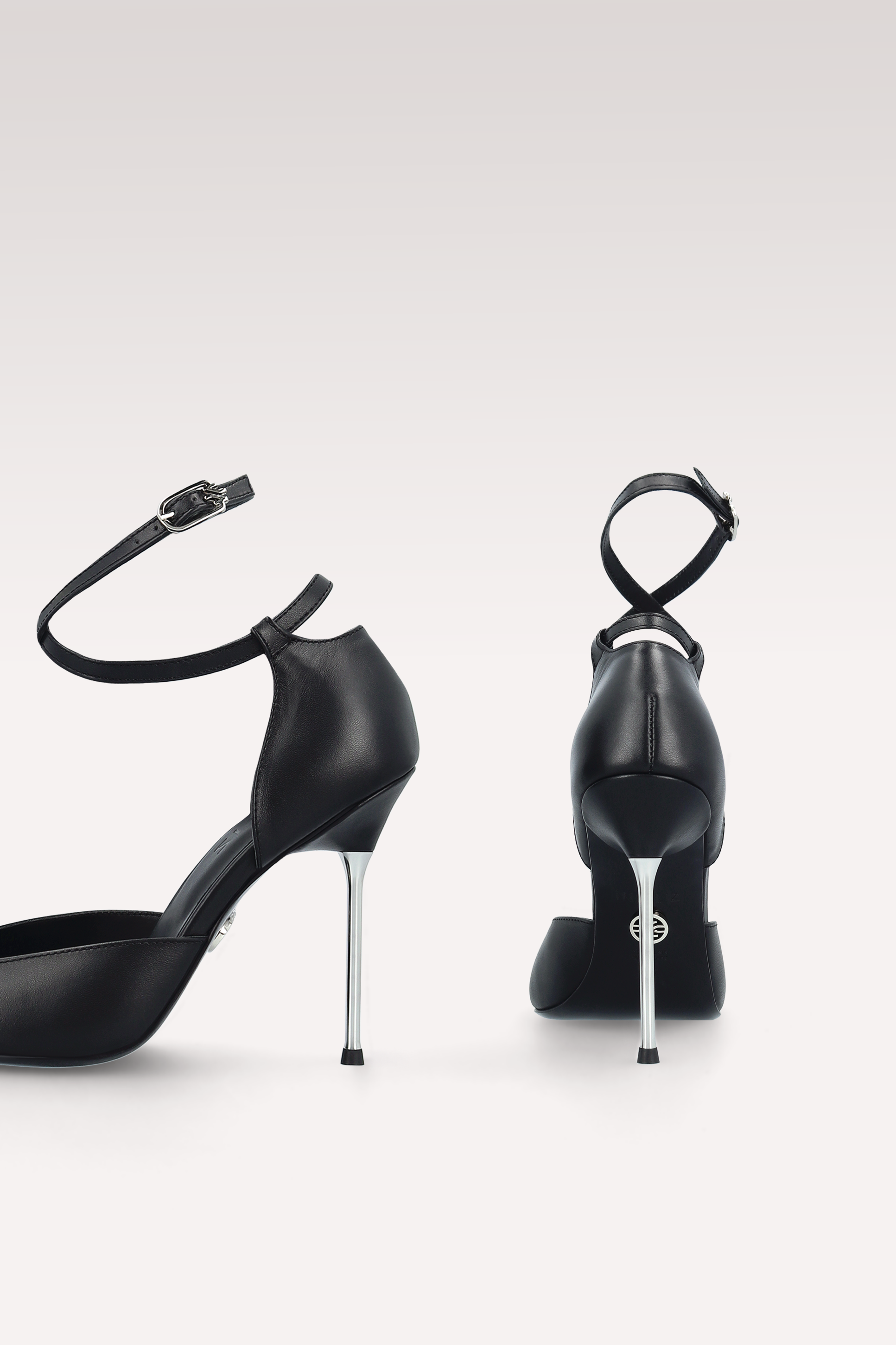 STAR BLACK LEATHER PUMPS