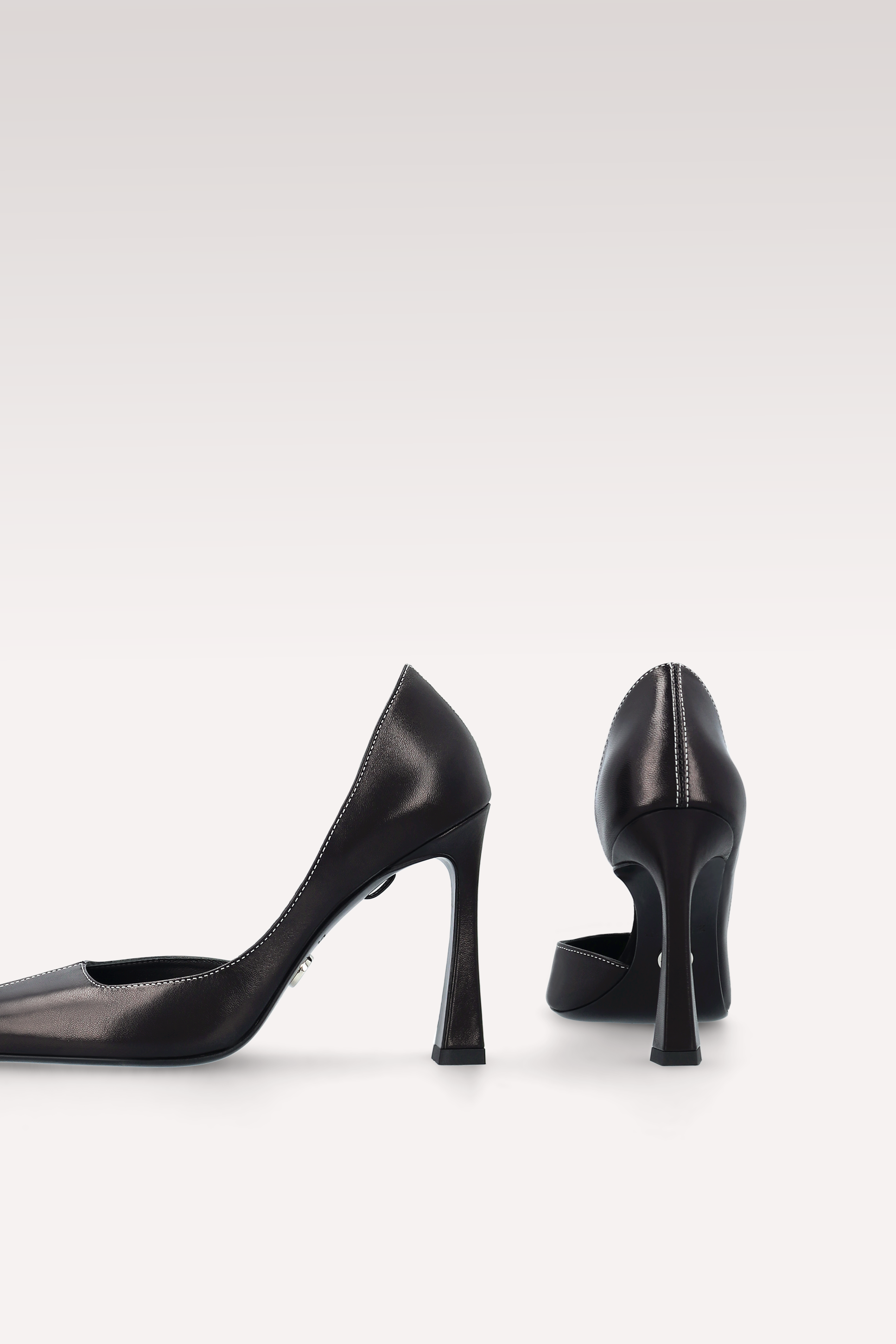 VESPER PUMPS AND ELIRA BLACK LEATHER BELT WITH WHITE STITCHING