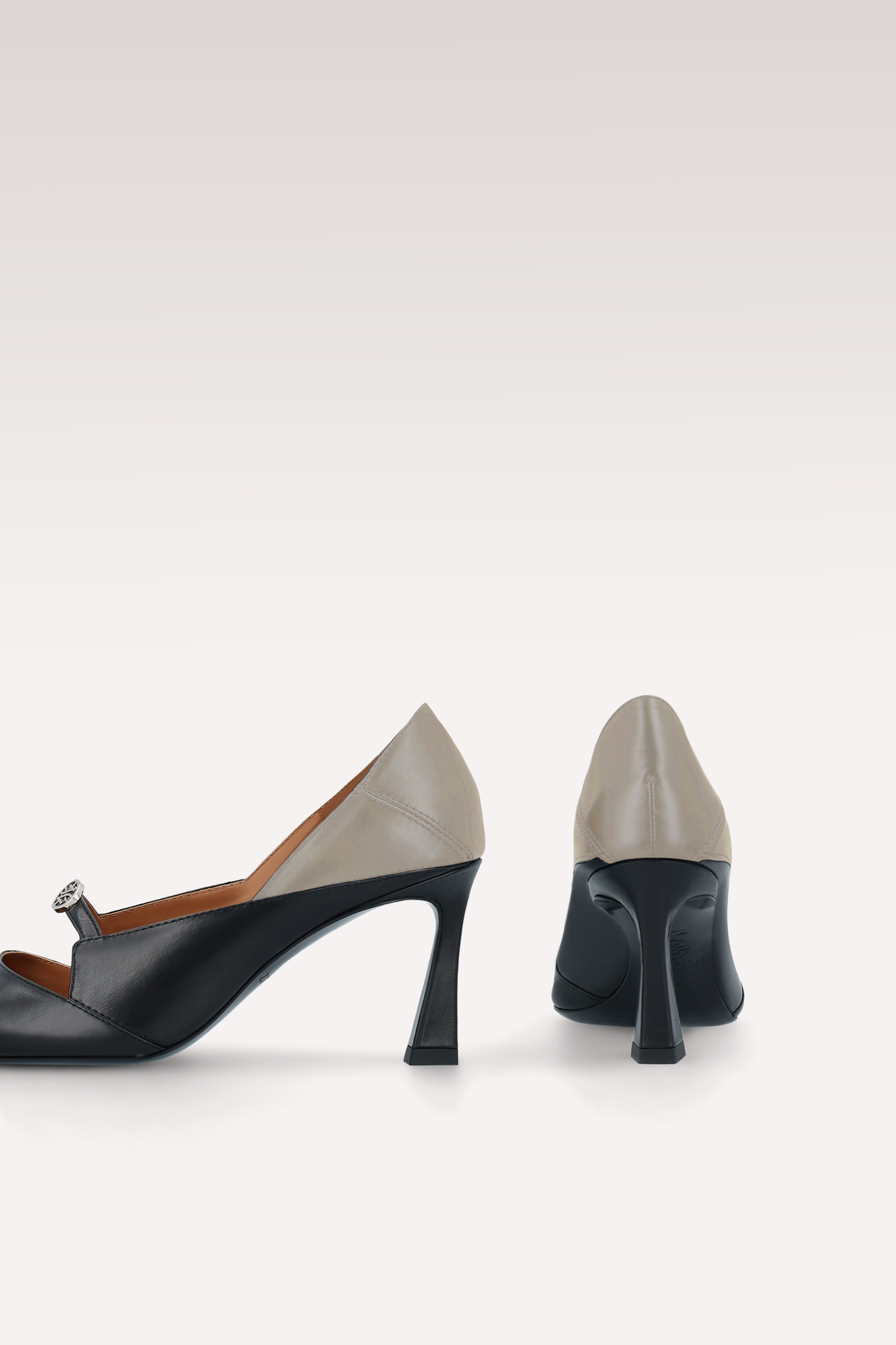 AURA BLACK AND STONE BEIGE LEATHER PUMPS