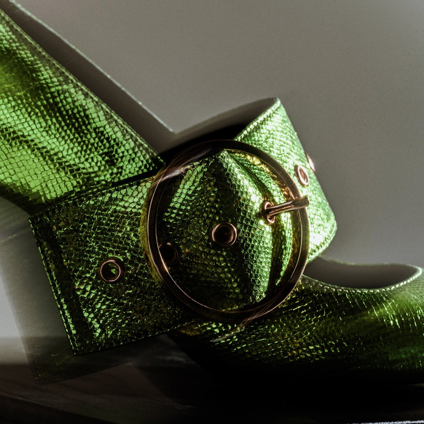 MIA 05 LIME COLOR CRASH VIPER MIRROR EMBOSSED LEATHER PUMPS